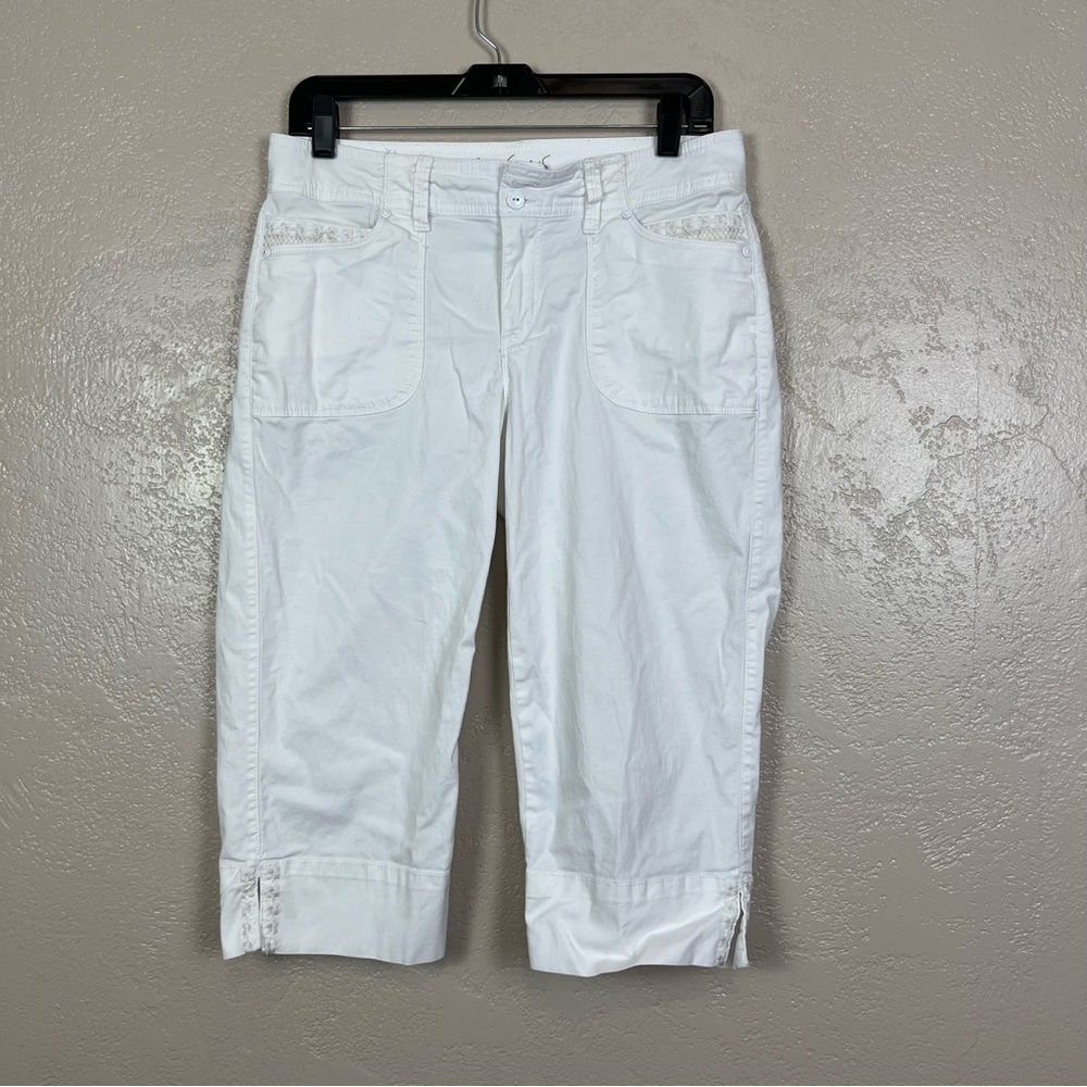 5 for $30 Gloria  Vanderbilt women mid rise embroidered white capri pants size 6